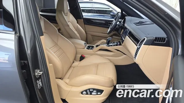 Porsche Cayenne 2019 thumb 10