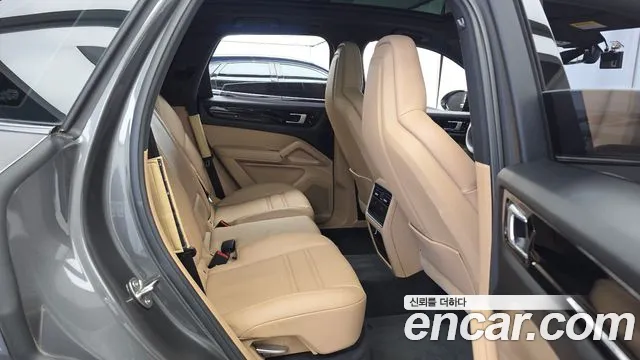 Porsche Cayenne 2019 thumb 5