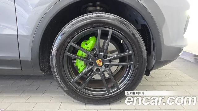 Porsche Cayenne 2019 thumb 8