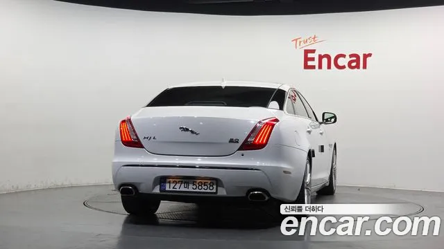 Jaguar XJ 2014 thumb 9