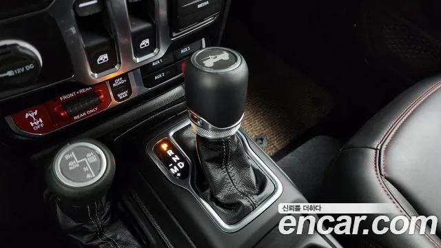 Jeep Wrangler 2024 thumb 3