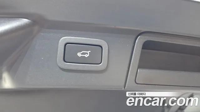Land Rover Range Rover Velar 2019 thumb 6