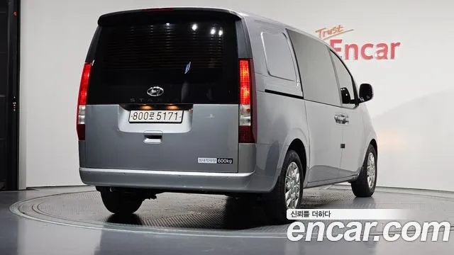 Hyundai Staria 2024 thumb 5