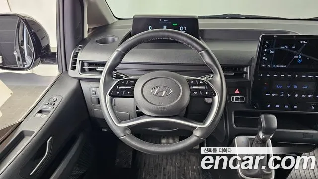 Hyundai Staria 2024 thumb 12