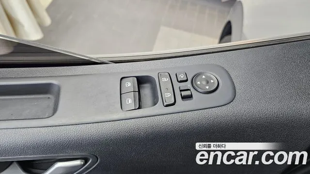 Hyundai Staria 2024 thumb 7