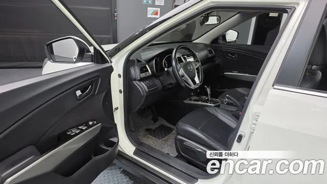 KGM Tivoli 2016 thumb 11
