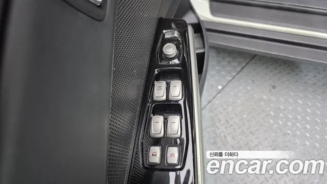 KGM Tivoli 2016 thumb 4