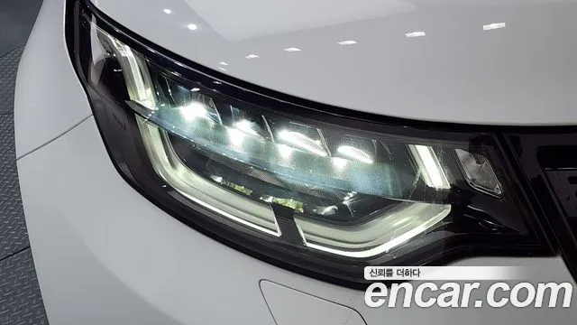Land Rover Discovery 2018 thumb 11