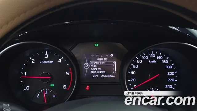 Kia Carnival 2015 thumb 10