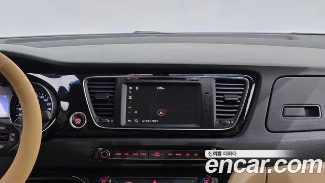 Kia Carnival 2015 thumb 11