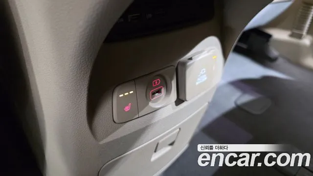 Kia Carnival 2015 thumb 5