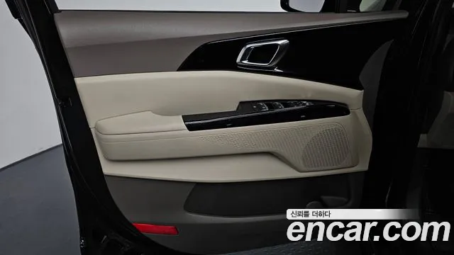 Kia Carnival 2021 thumb 2