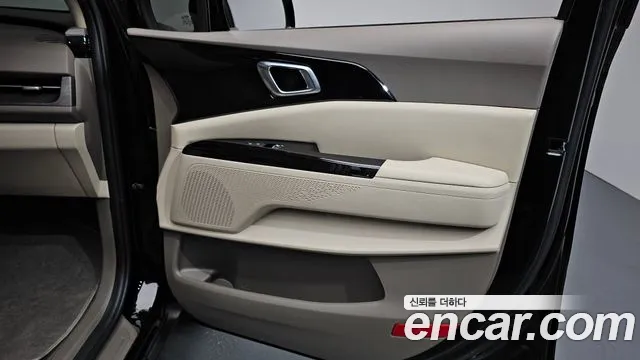 Kia Carnival 2021 thumb 4
