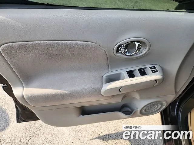 Nissan Cube 2013 thumb 10