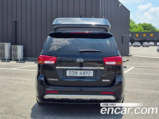 Kia Carnival 2017 thumb 4