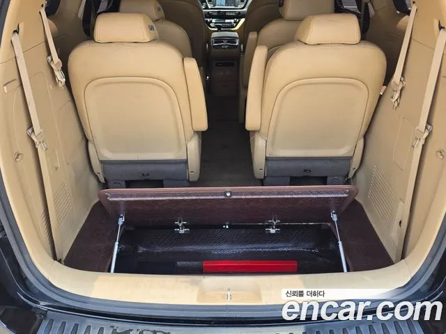 Kia Carnival 2017 thumb 9