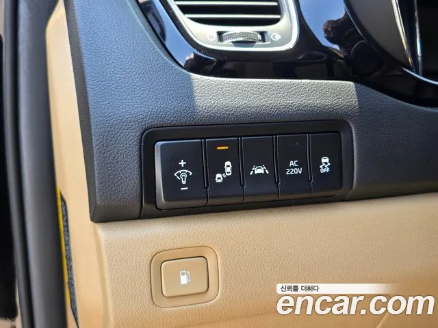 Kia Carnival 2017 thumb 10