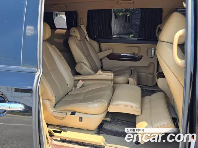 Kia Carnival 2017 thumb 11