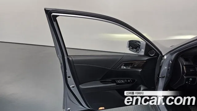 Honda Accord 2017 thumb 6