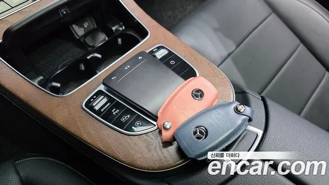 Mercedes-Benz E-Class 2022 thumb 10