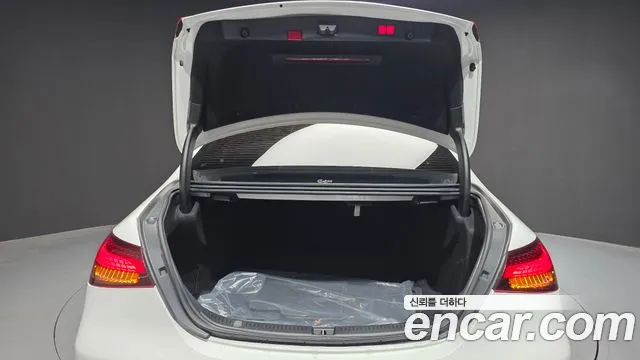 Mercedes-Benz E-Class 2022 thumb 11
