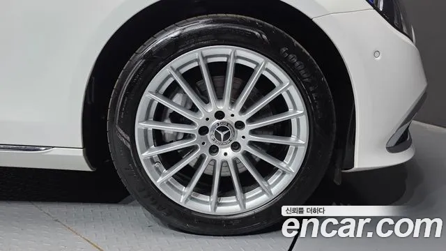 Mercedes-Benz E-Class 2022 thumb 7
