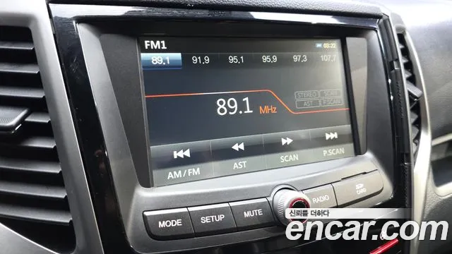 KGM Tivoli 2015 thumb 6