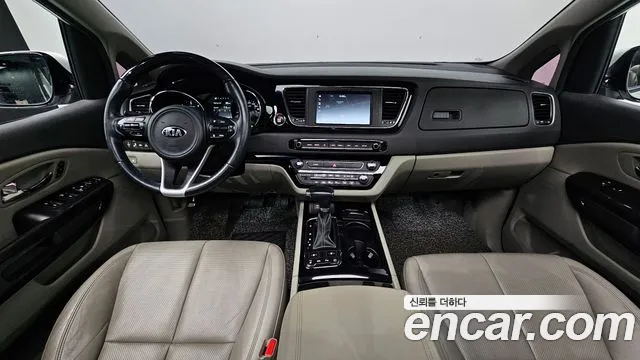 Kia Carnival 2017 thumb 8