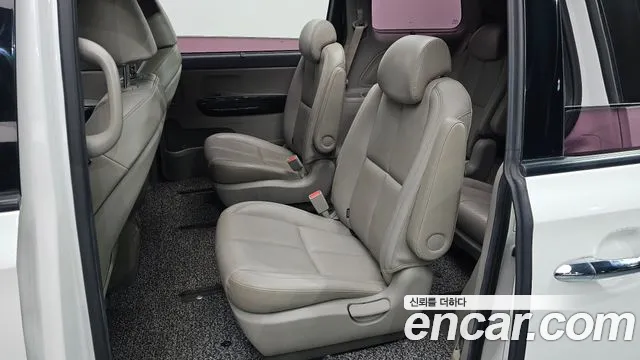 Kia Carnival 2017 thumb 4