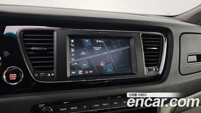 Kia Carnival 2017 thumb 6