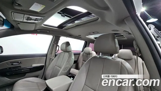 Kia Carnival 2017 thumb 7