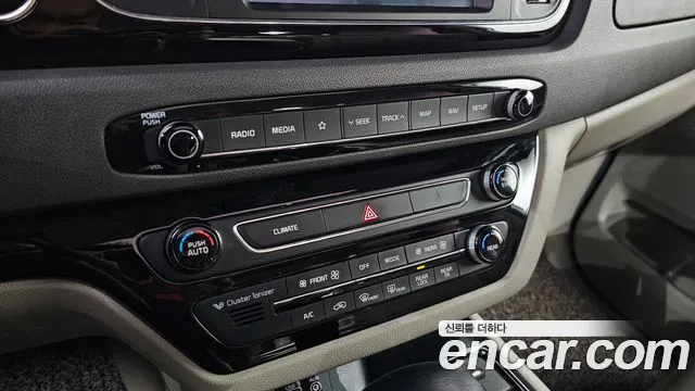Kia Carnival 2017 thumb 10