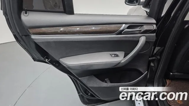 BMW X4 2015 thumb 10