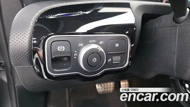 Mercedes-Benz A-Class 2023 thumb 3