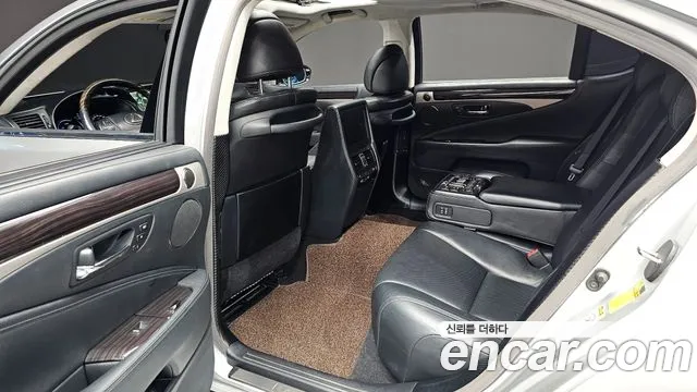Lexus LS 2014 thumb 9