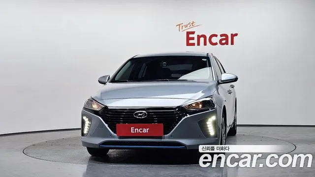 Hyundai Ioniq Hybrid 2017 thumb 3
