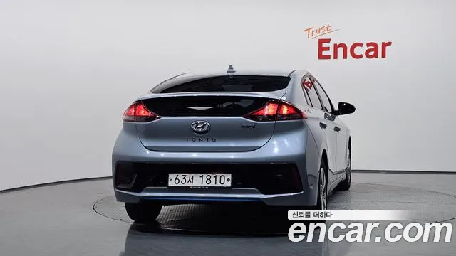 Hyundai Ioniq Hybrid 2017 thumb 9