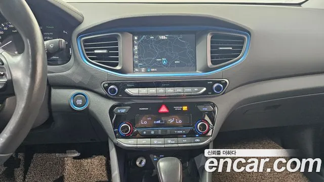 Hyundai Ioniq Hybrid 2017 thumb 12