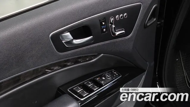Kia K9 2016 thumb 12