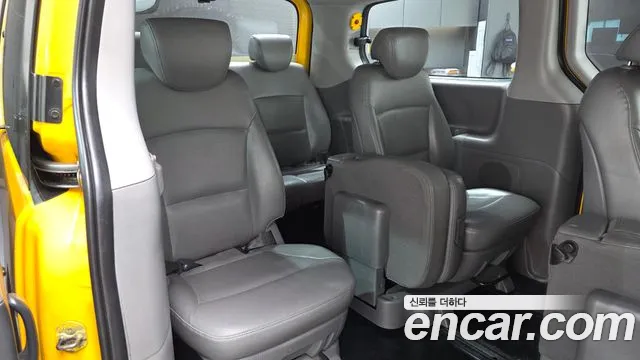 Hyundai Staria 2018 thumb 5