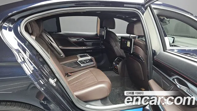 BMW 7 серии 2018 thumb 12