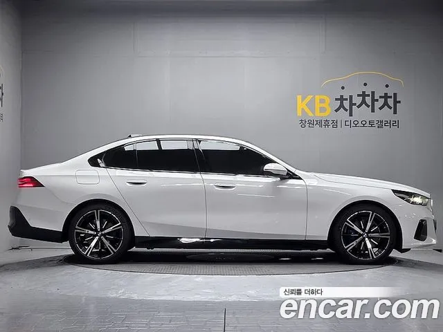 BMW 5 серии 2025 thumb 7