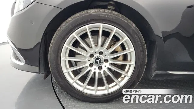 Mercedes-Benz E-Class 2021 thumb 6
