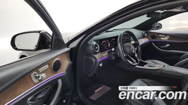 Mercedes-Benz E-Class 2021 thumb 3