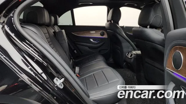 Mercedes-Benz E-Class 2021 thumb 10