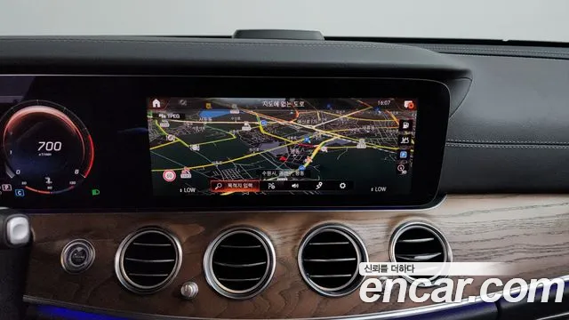 Mercedes-Benz E-Class 2021 thumb 5