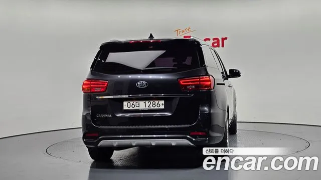 Kia Carnival 2019 thumb 10