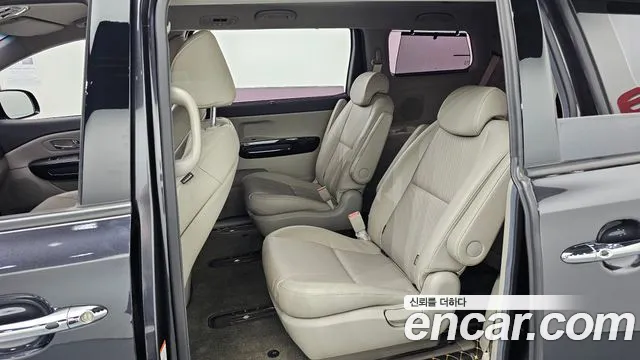 Kia Carnival 2019 thumb 11