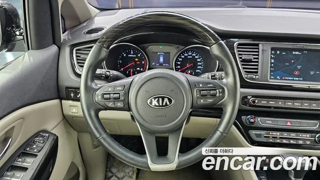 Kia Carnival 2019 thumb 6
