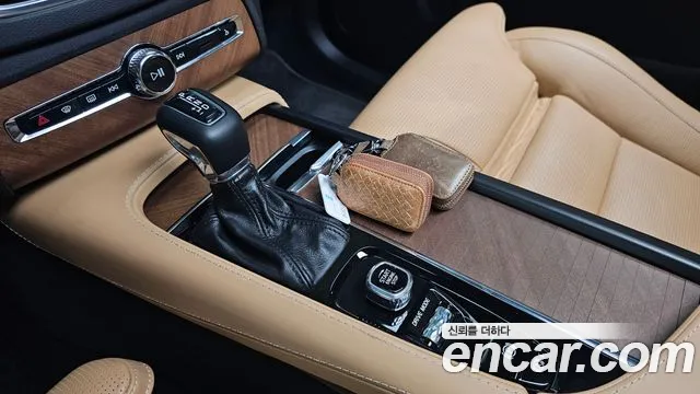 Volvo XC90 2018 thumb 11